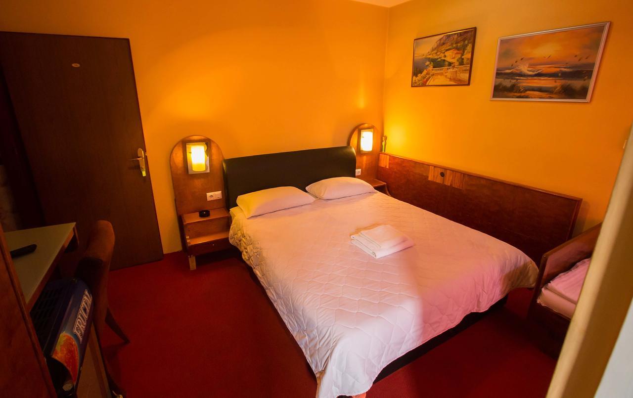 Jet Star Motel Zivinice Экстерьер фото